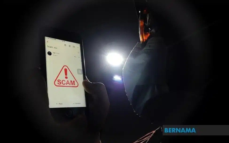 போலி 'டச் அண்ட் கோ' அதிகாரிகளிடம்  ஆசிரியை 23,000 வெள்ளியை இழந்தார்