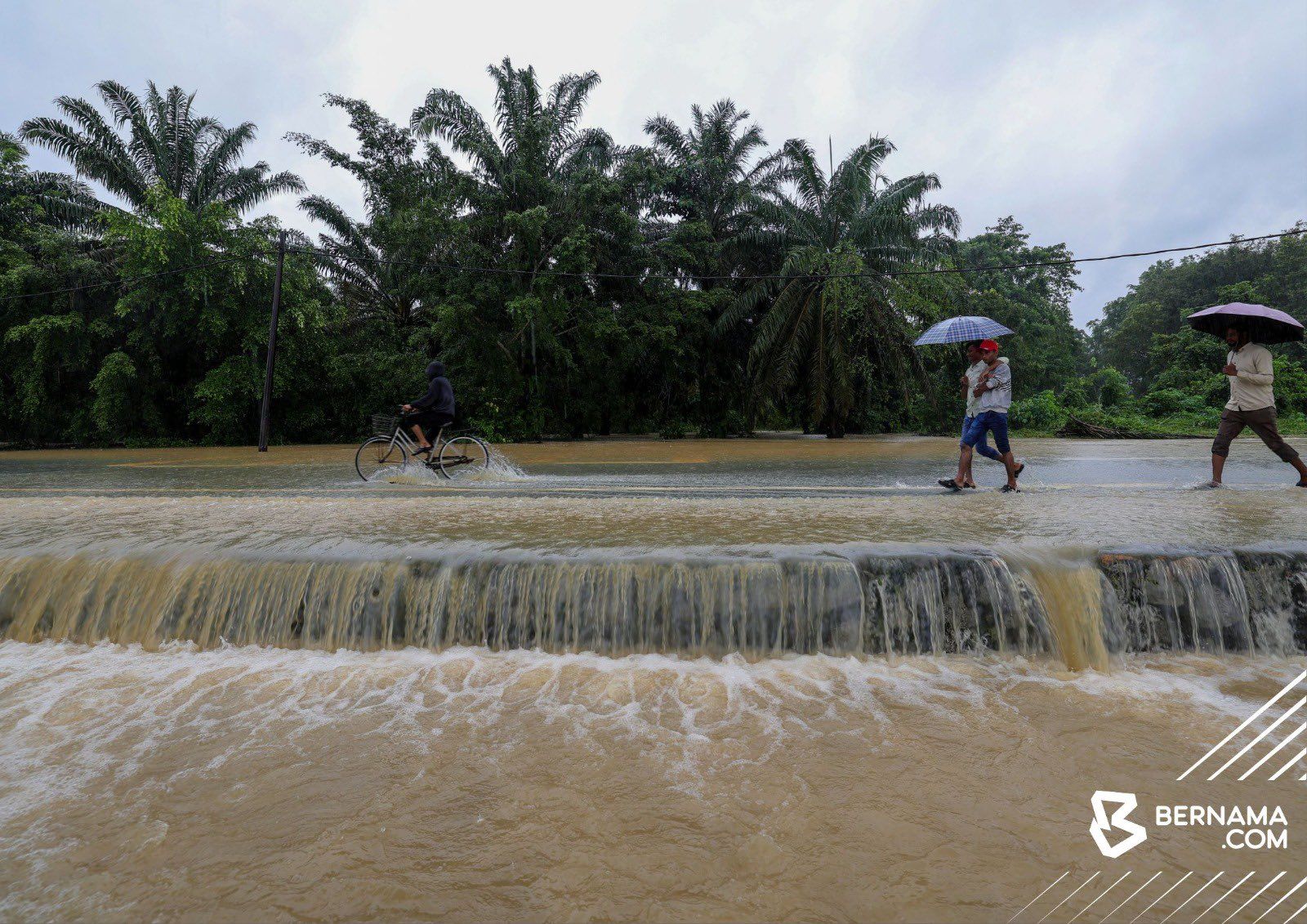 Mangsa banjir di Johor terus meningkat, Perak, Terengganu tidak berubah