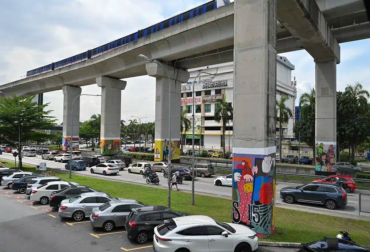 சுபாங் ஜெயா தொகுதி முயற்சியில் 12 எல்.ஆர்.டி. தூண்களில் சுவர் ஓவியம்