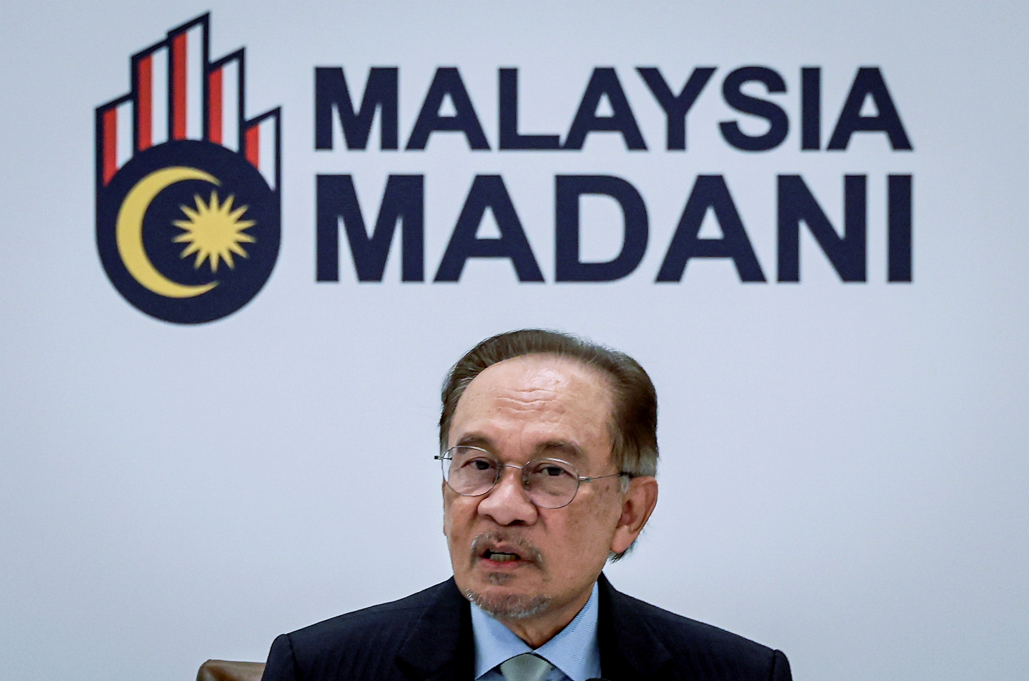 PM delivers lecture at London School of Economics, officiates Malaysia Auditorium