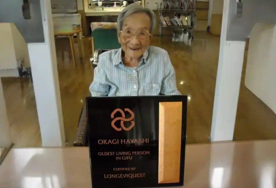 ஜப்பான் நாட்டின் மிகவும் வயதான நபராக ஒகாகி ஹயாஷி மூதாட்டி தேர்ந்தெடுக்கப்பட்டார்