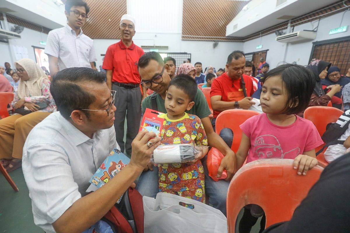 美丹花园区近千孩童获开学援助 鼓励选民申请逾40项惠民计划