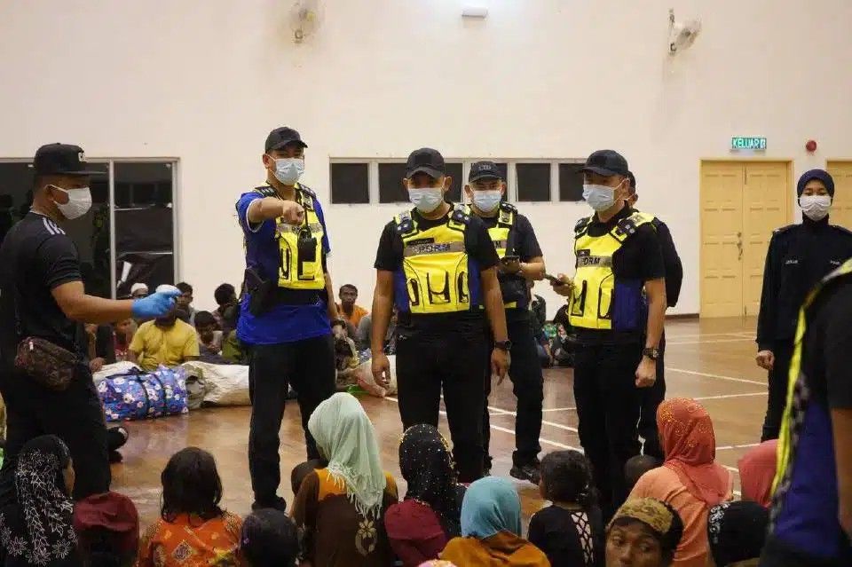 லங்காவியில் தரையிறங்கிய 196 ரோஹிங்கியாக்கள் காவல் துறையால் தடுத்து வைப்பு