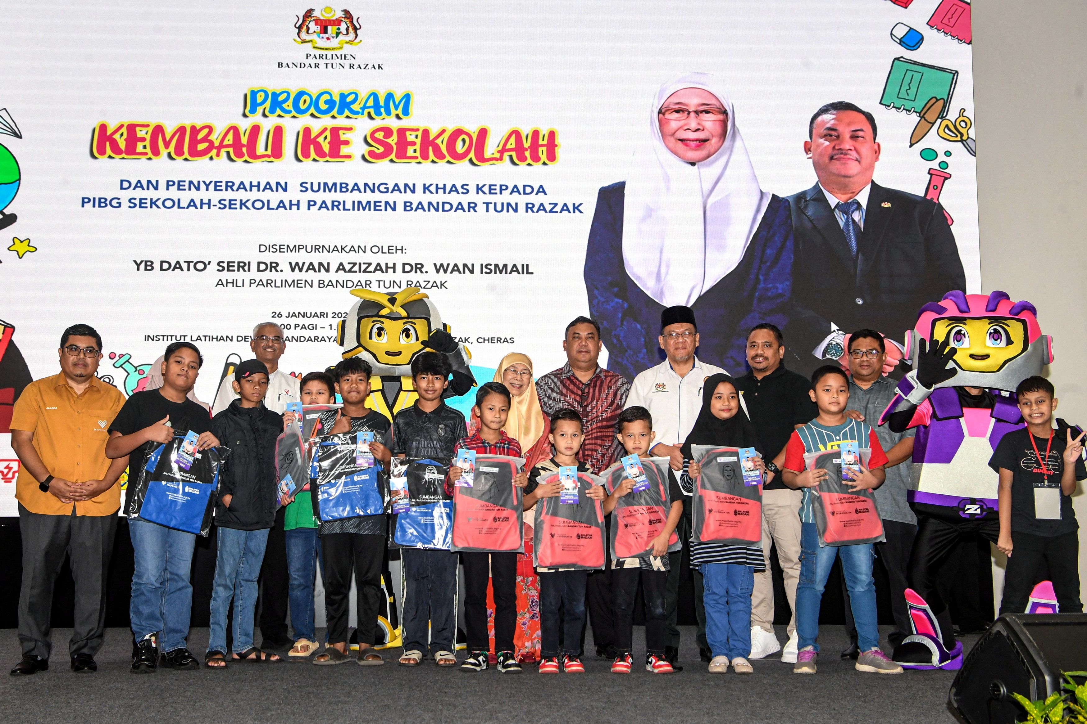 Dr Wan Azizah urges NGOs, private sector to contribute schooling aid for underprivileged families