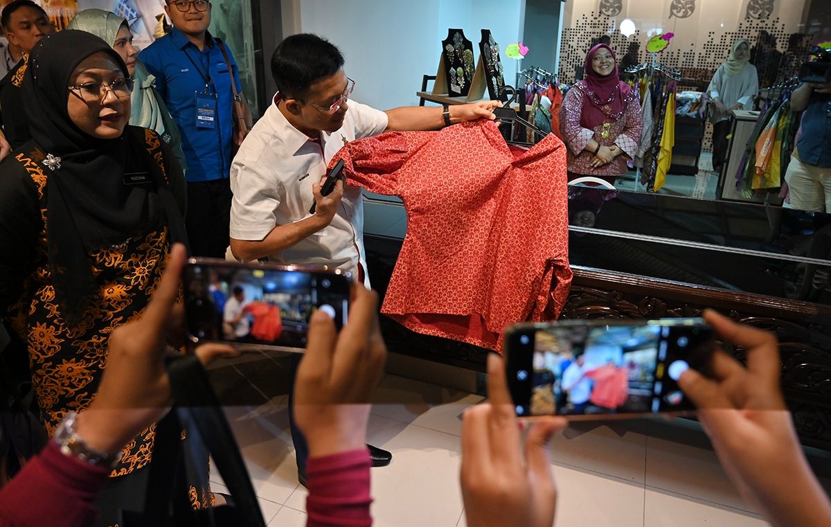 养鸡场致100户受苍蝇大军滋扰  柏汉：被罚三次可直接关闭