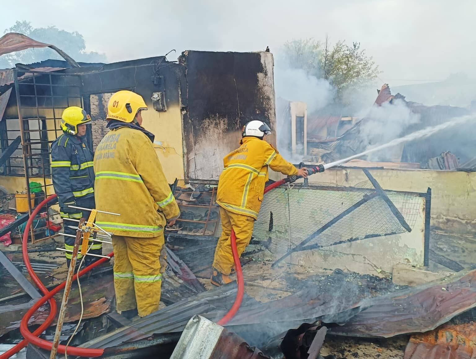 கெடாவில் ஏற்பட்ட தீ விபத்தில் 13 வீடுகள் பாதிக்கப்பட்டன