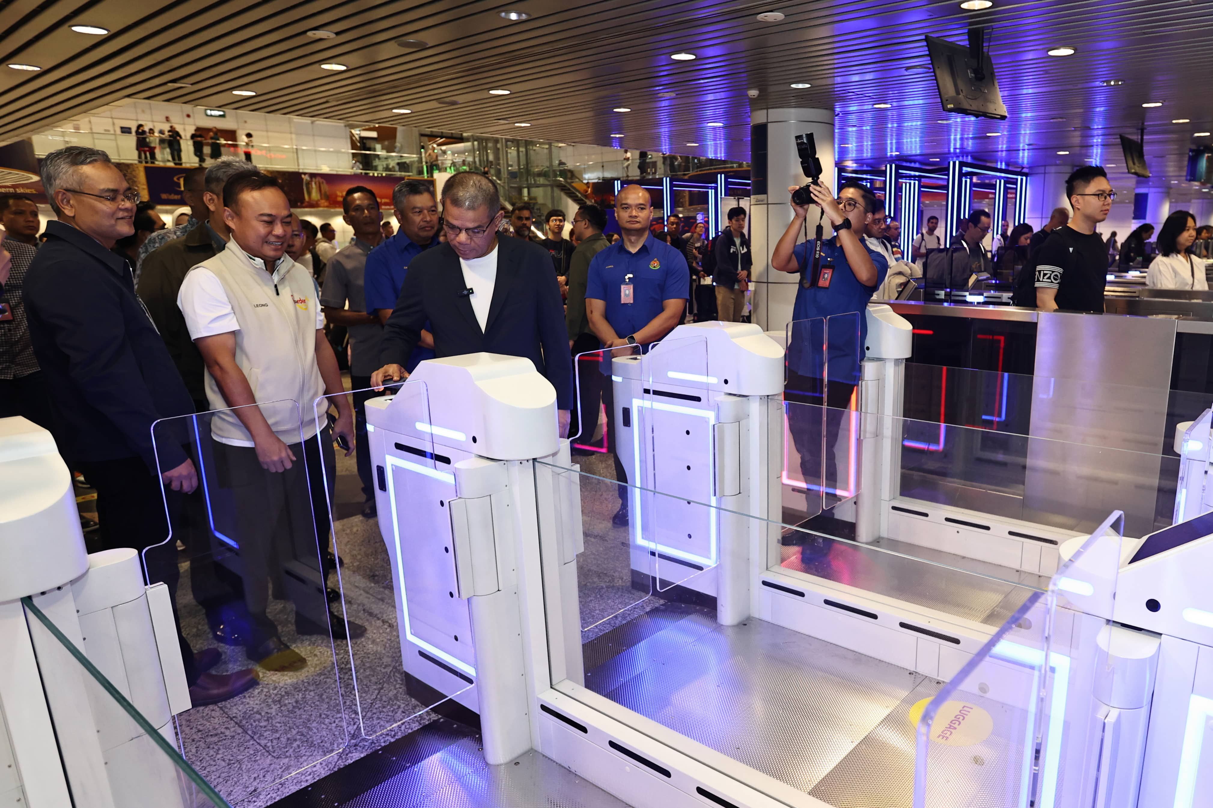 内长：确保通关程序顺畅无阻  二维码系统将扩至东盟旅客