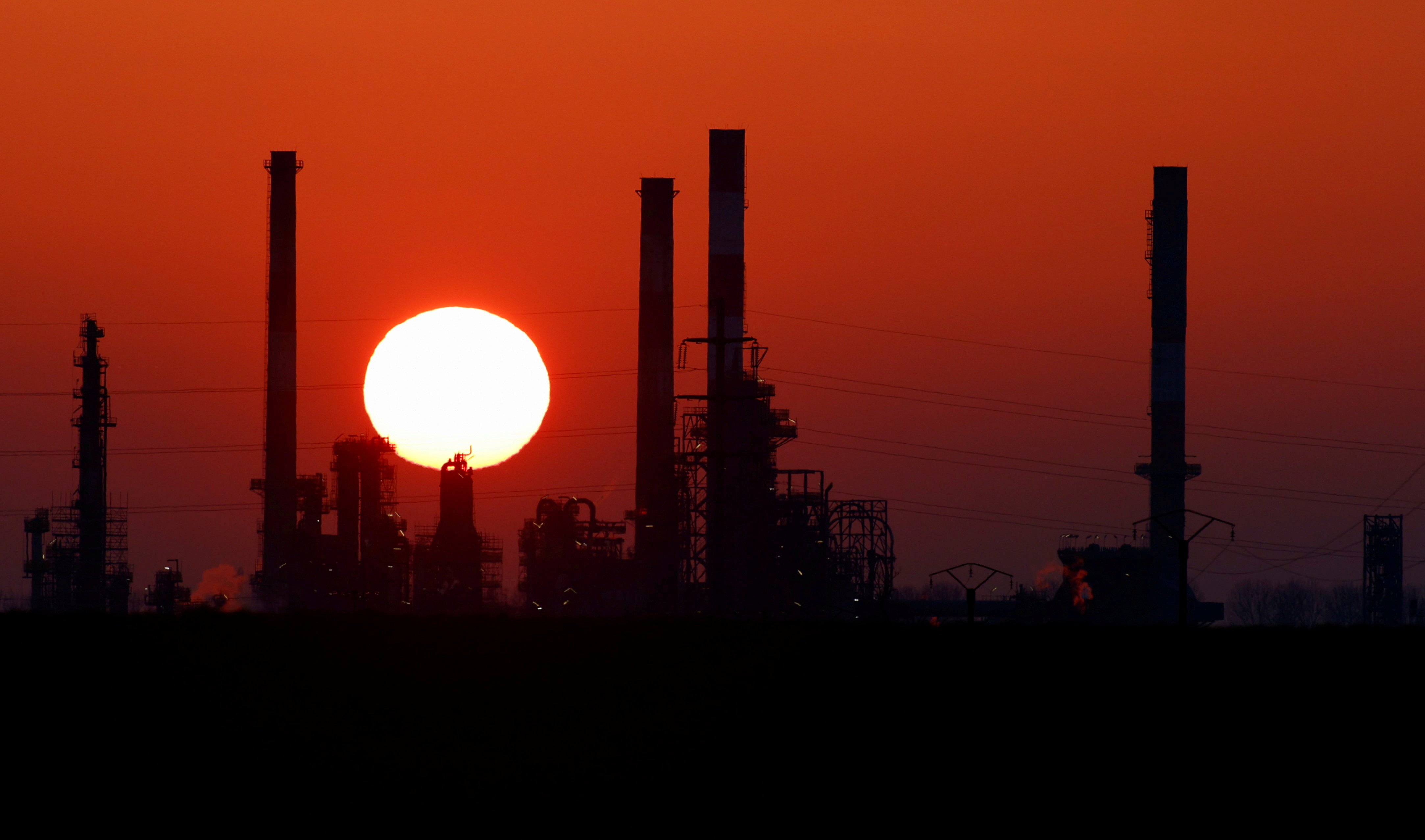 Oil prices post three pct annual decline, slipping for second year in a row