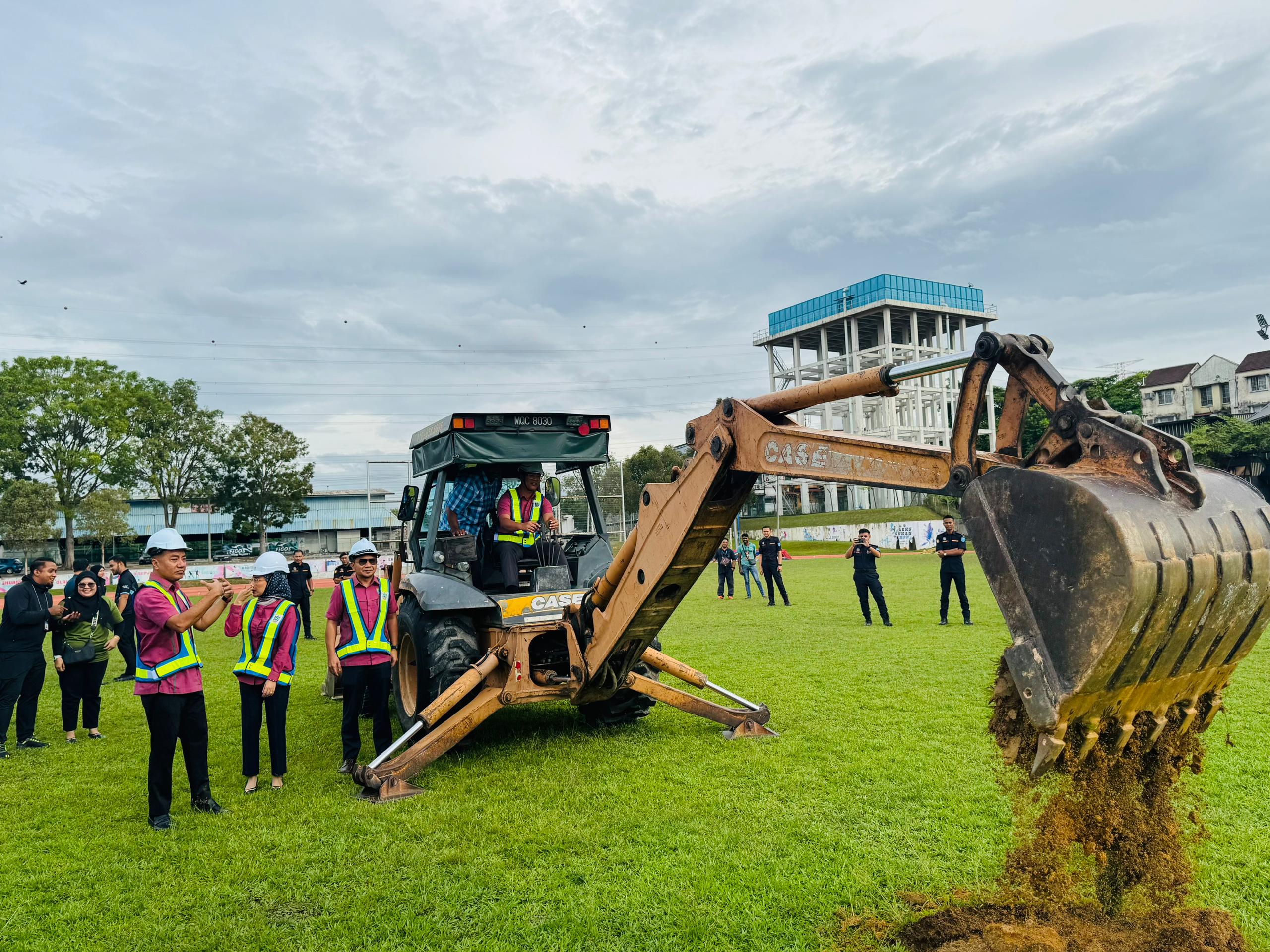 MPKj bina padang bola sintetik, sedia kemudahan riadah moden, selesa