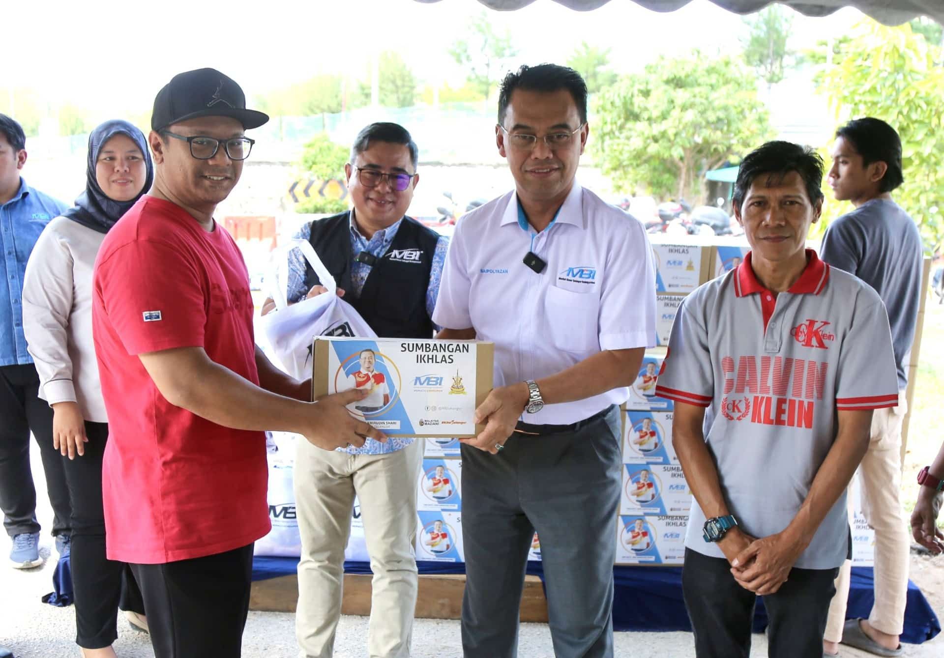 雪大臣基金会捐赠300份食物篮   为蓄水池溃堤受灾居民送温饱