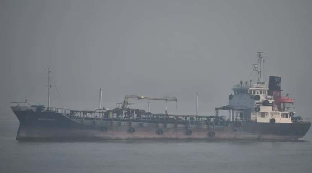 大马一油船狮城海域沉没   8船员获救