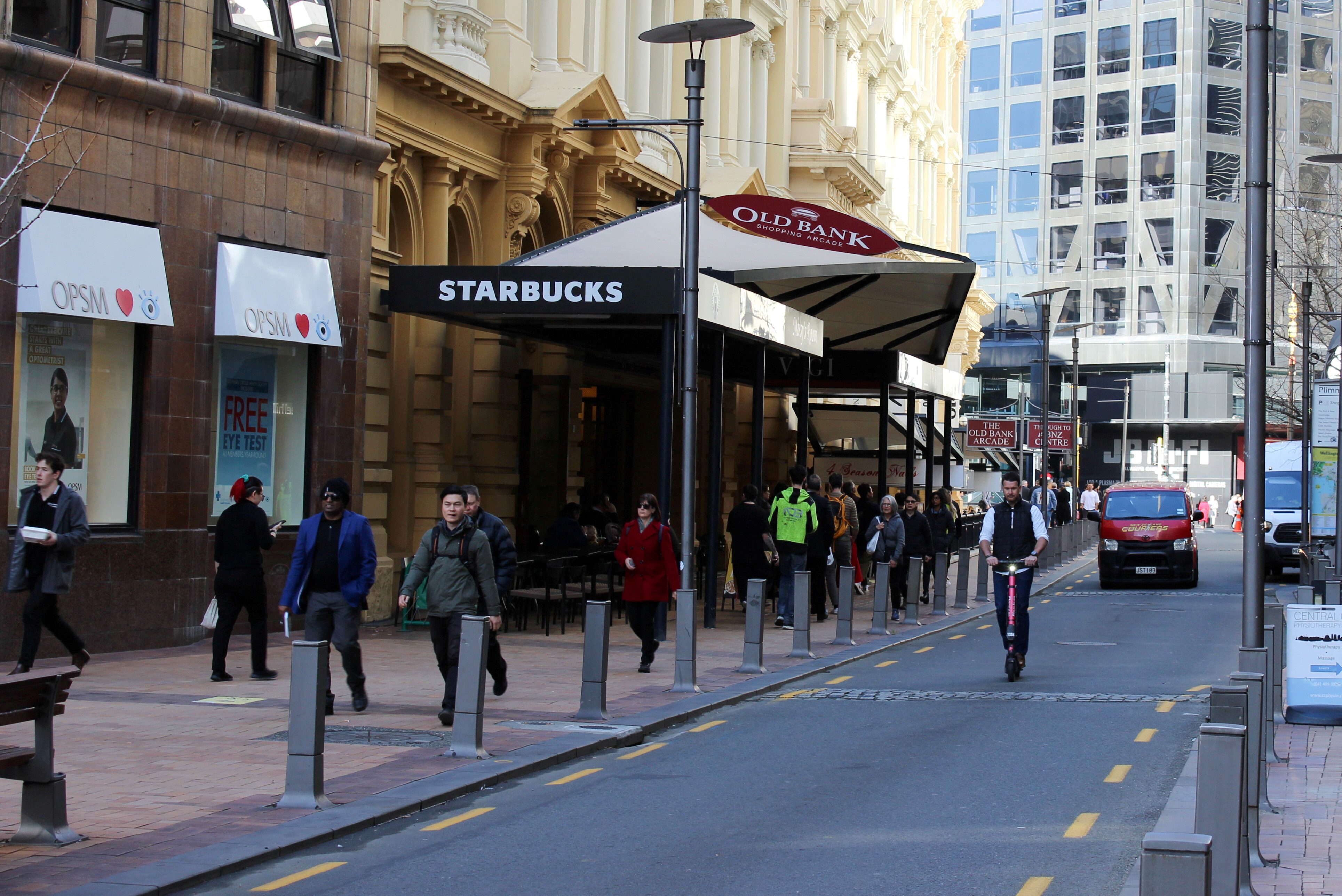 People leaving New Zealand in record numbers, stats show