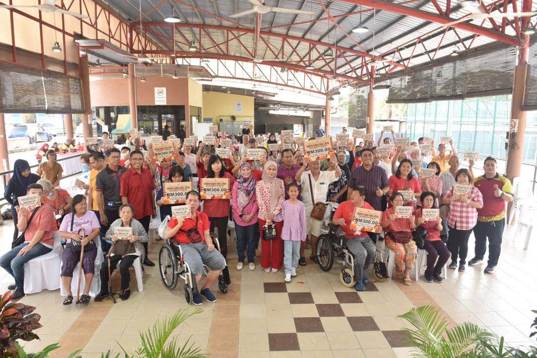 MBPJ presents RM300 donations to needy residents for CNY 2025