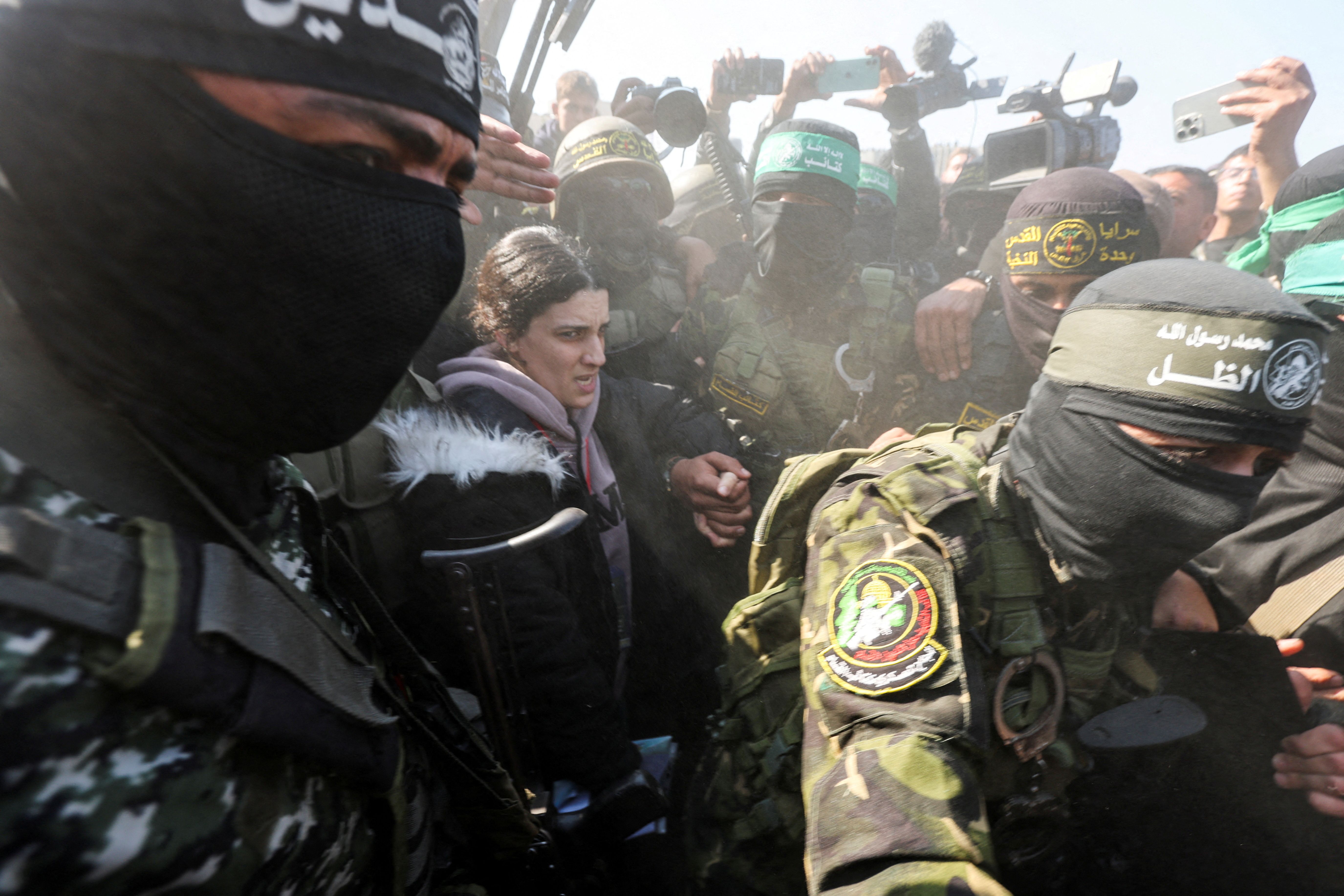 Israel delays prisoner release after chaotic hostage handover