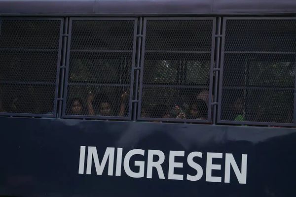 விவசாயப் பண்ணையில் குடிநுழைவுத் துறை அதிரடிச் சோதனை- 65 அந்நிய நாட்டினர் கைது