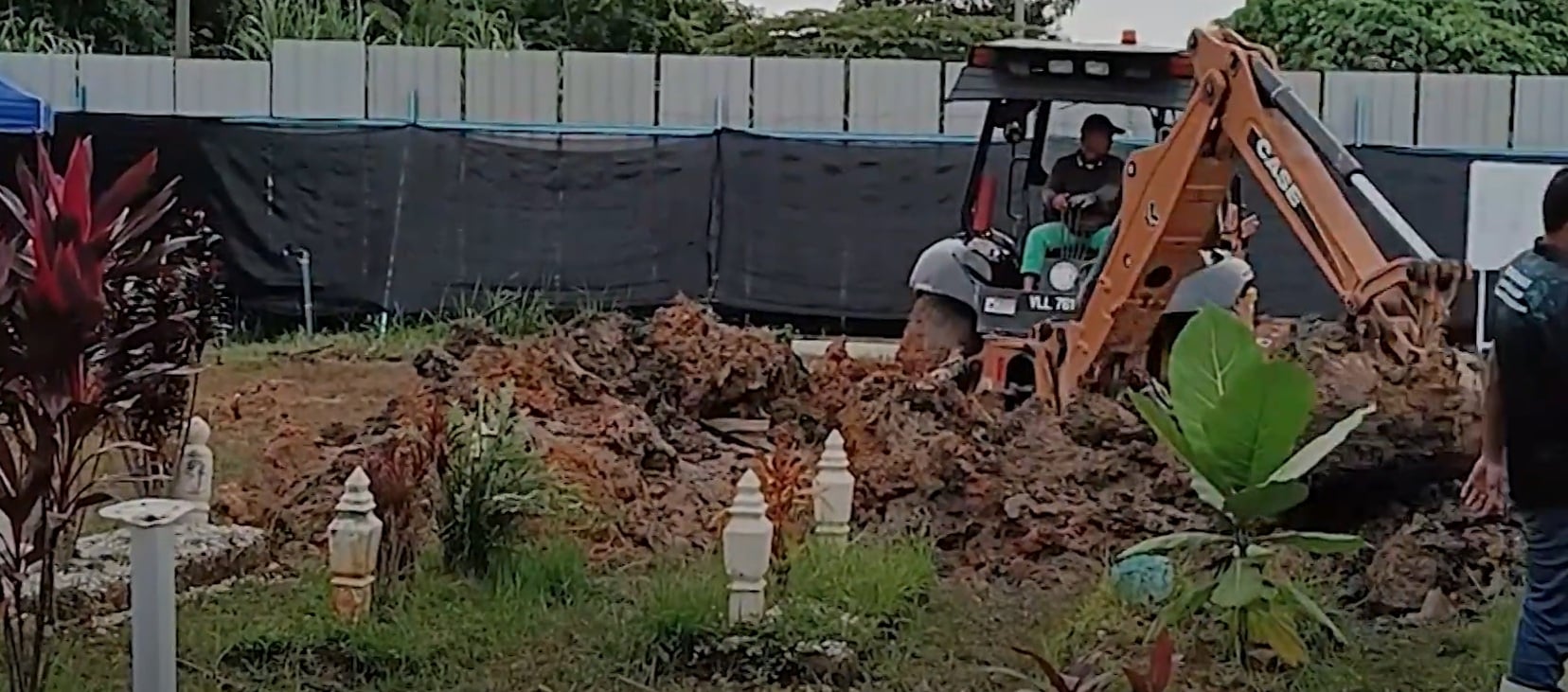 EXCO: Negeri runding taja kepuk, batu nisan pindah kubur di Selat Klang