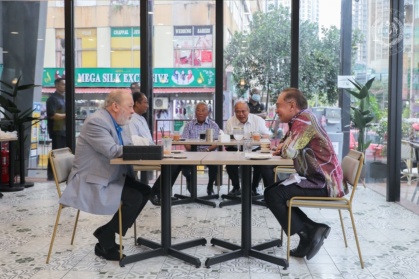 元首首相共进早餐  隆网红椰浆饭尝鲜