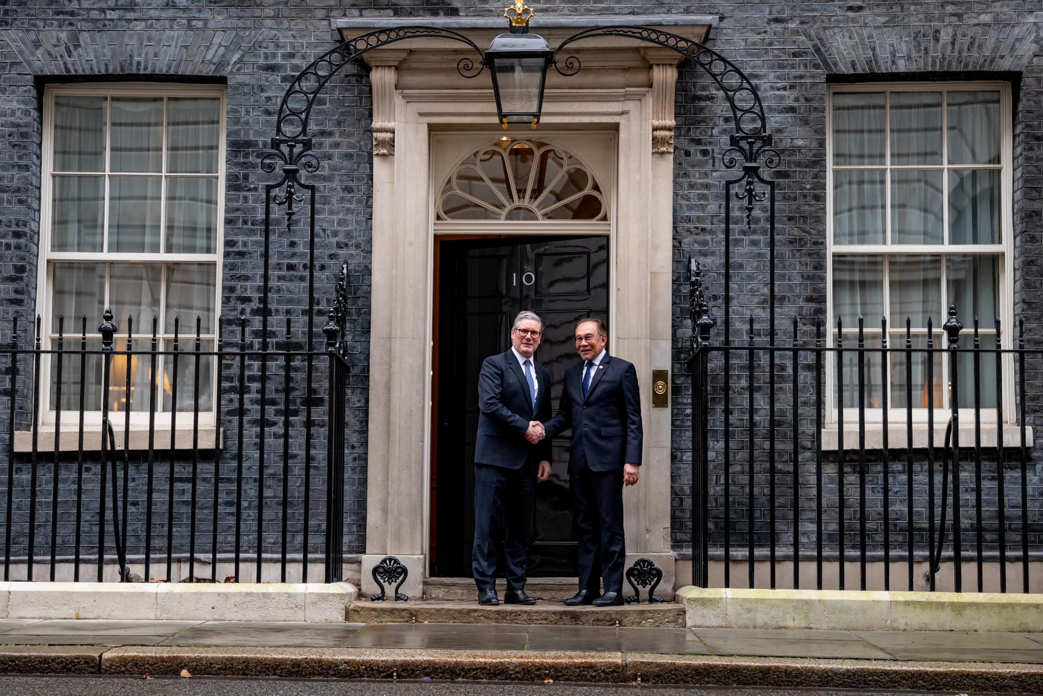 PM meets UK counterpart Keir Starmer