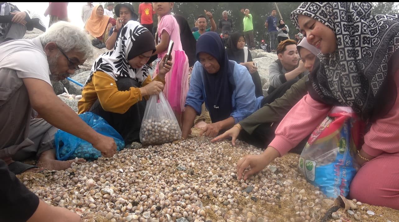 禁民众龙运沿海区检蚶运 警方:保障人身安全