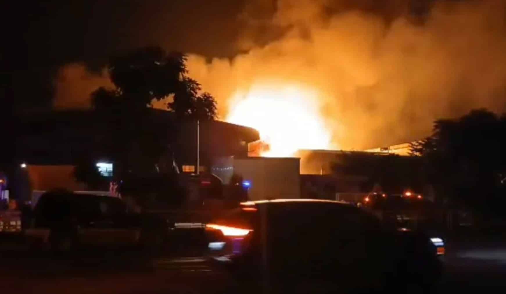 液化石油气厂深夜火灾爆炸    殃及2工厂.3外籍员工受重伤