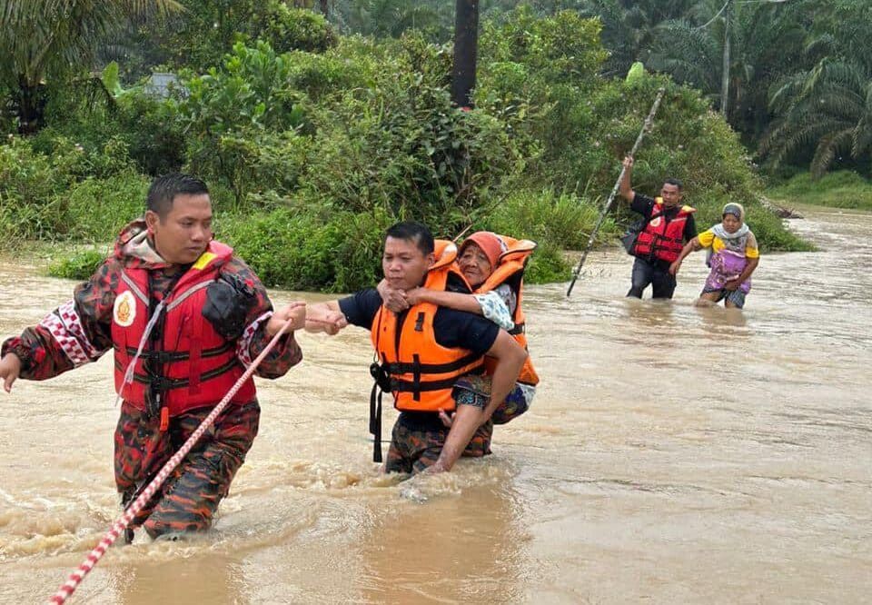 வெள்ளத்தில் பாதிக்கப்பட்டவர்கள் எண்ணிக்கை  8,274 பேராக குறைந்தது