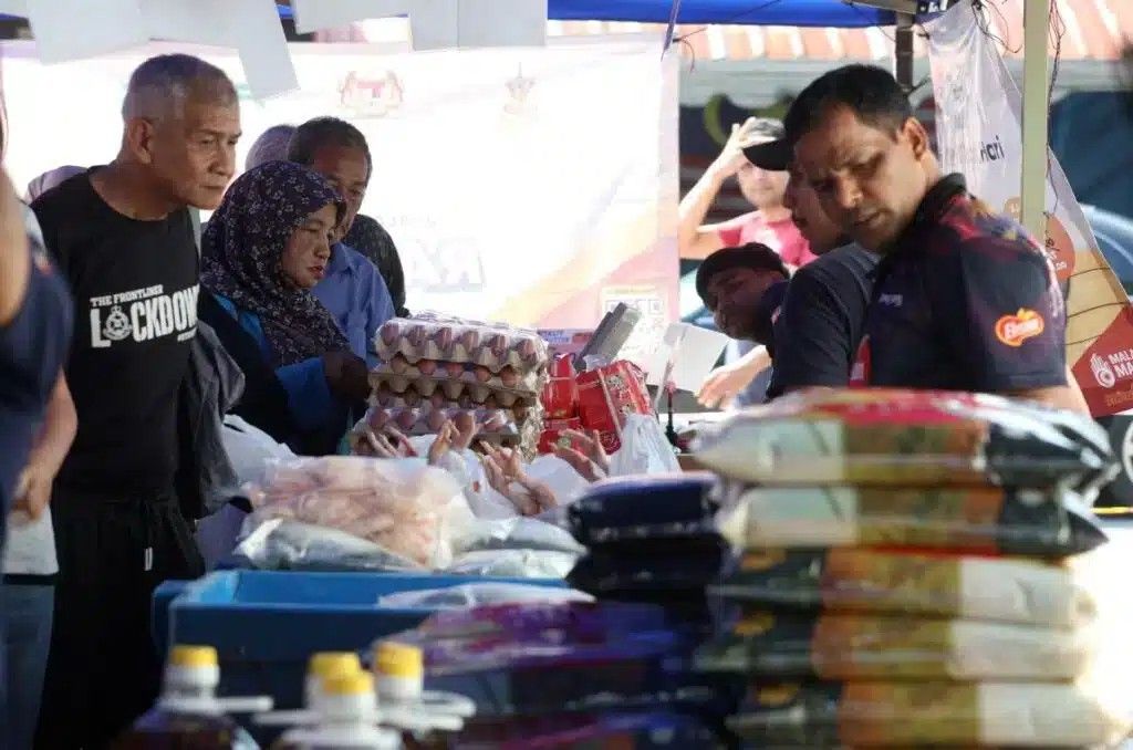 今日3地点办大型促销市集  12样超值商品供采买