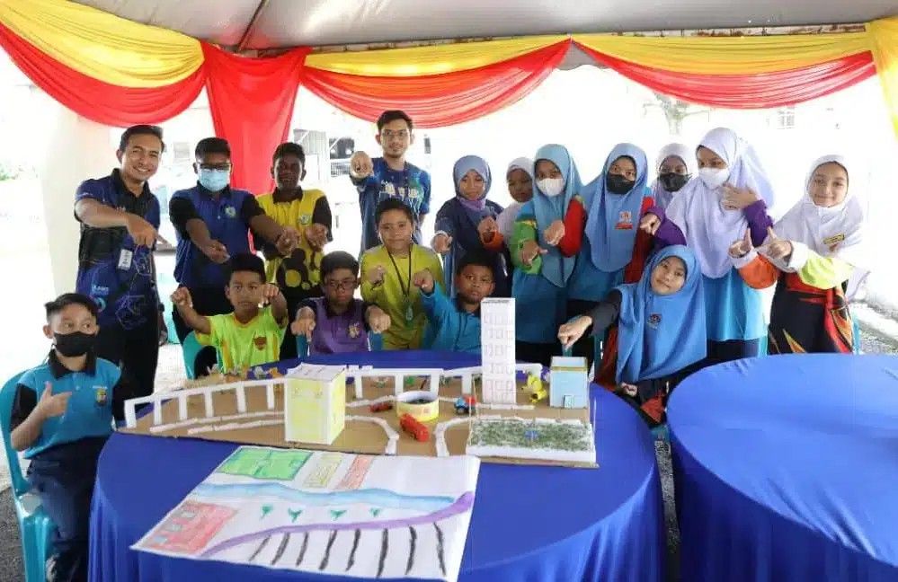 பள்ளி பாடத்திட்டத்தில் நிலைத்தன்மை பிரச்சினைகள் ஒருங்கிணைக்கப்பட வேண்டும் - மந்திரி புசார்.