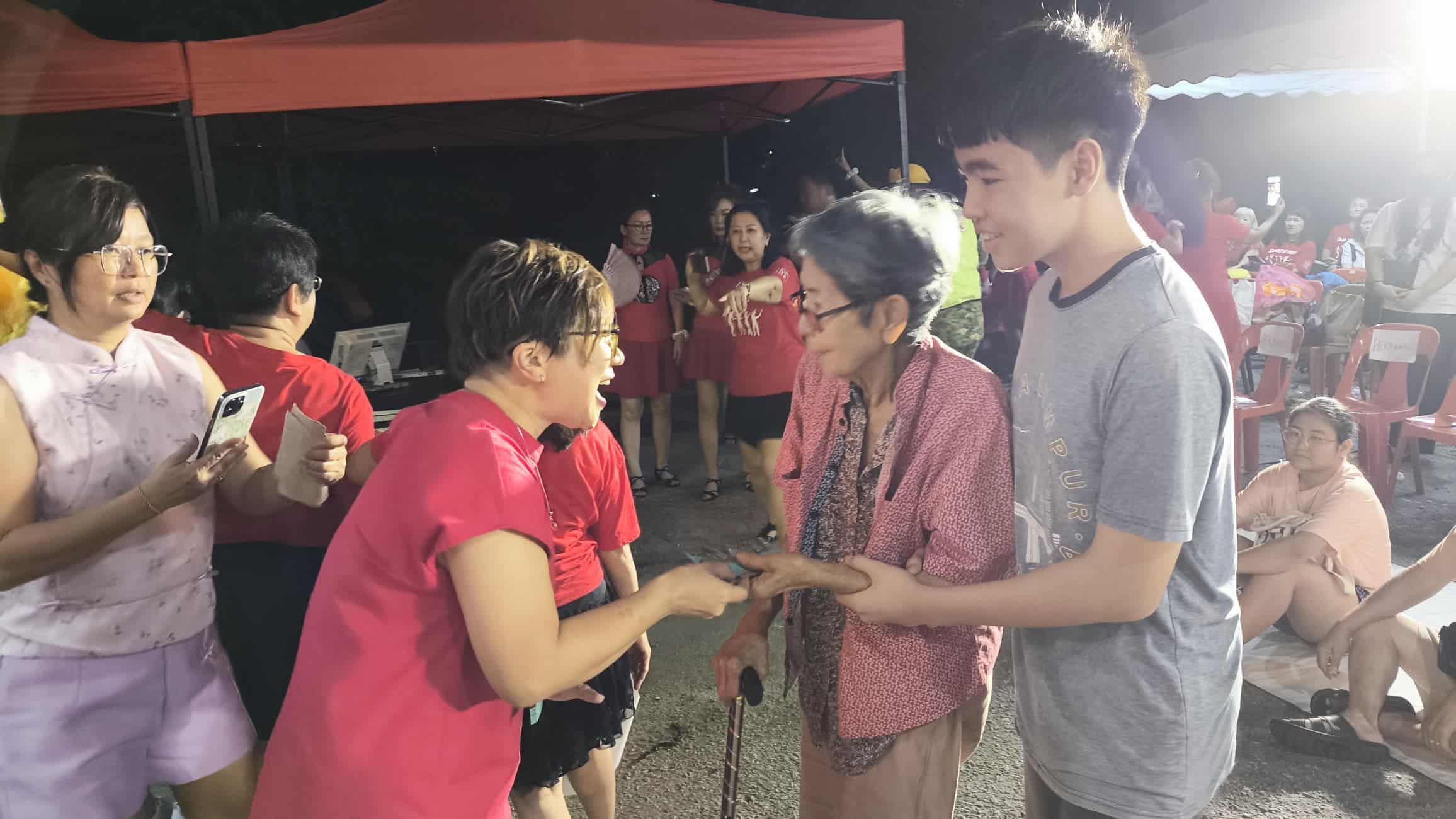 雪妇慈会为金銮20妇女送暖  献150令吉红包.礼包庆新年