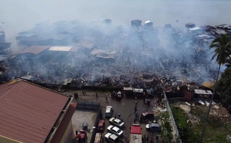 斗湖水上木屋区火灾  62间木屋清真寺烧毁