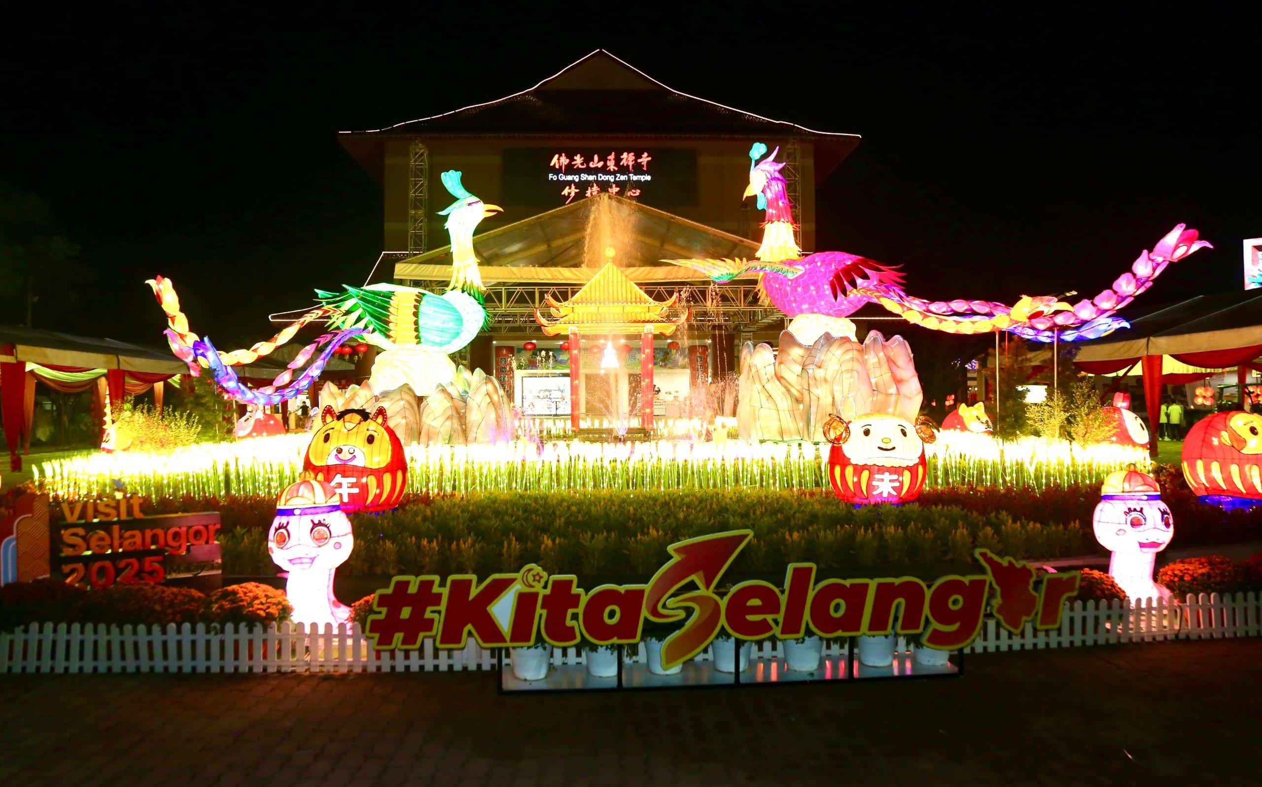 雪州团拜208东禅寺举行 苏丹伉俪莅临捞生派红包