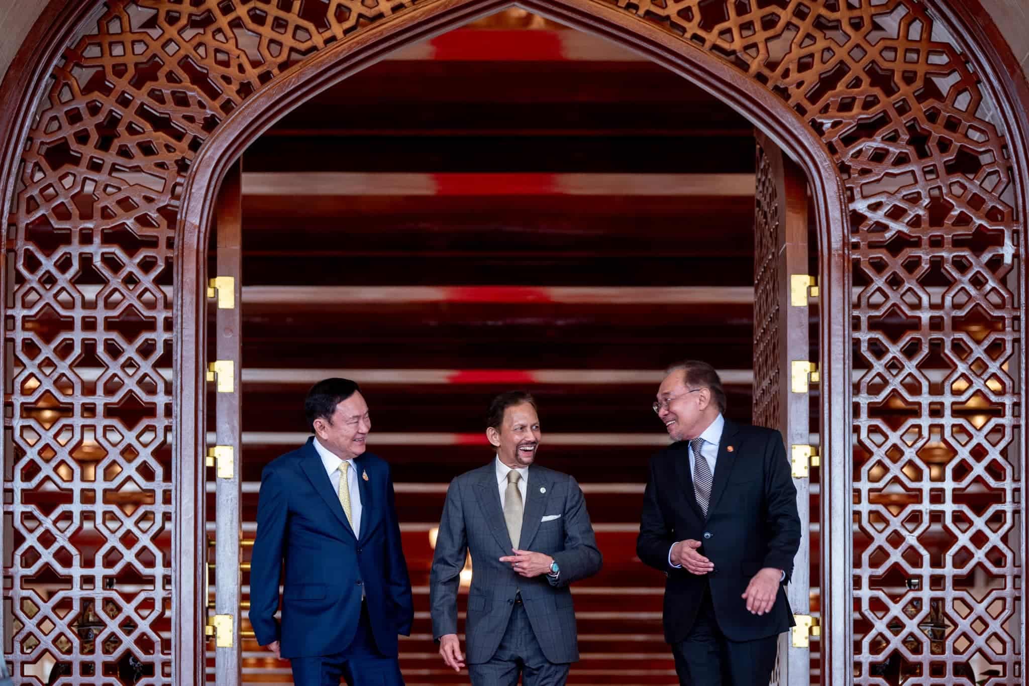 Anwar discusses various Asean issues with Brunei Sultan, Thaksin