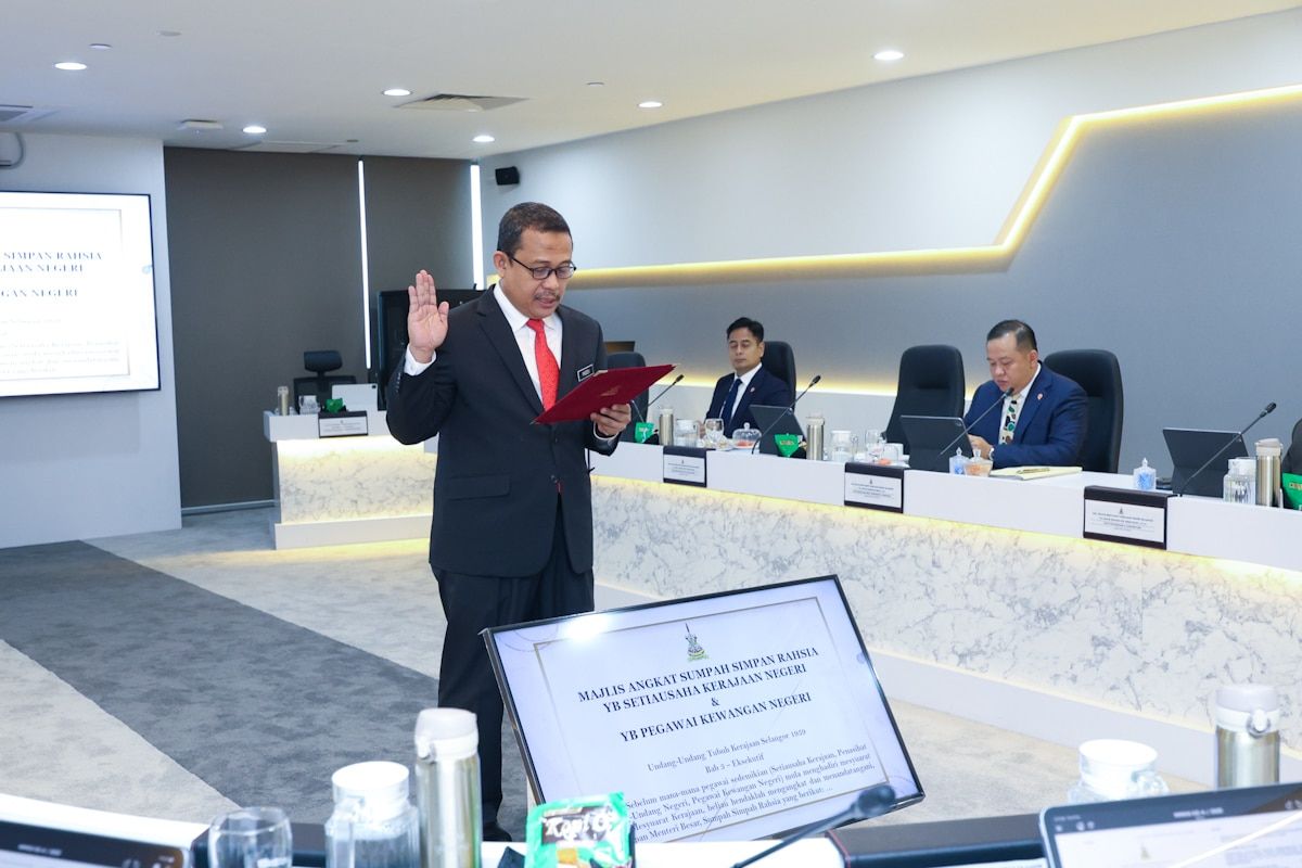 新任州秘书与财政司 宣誓为雪州行政议会成员