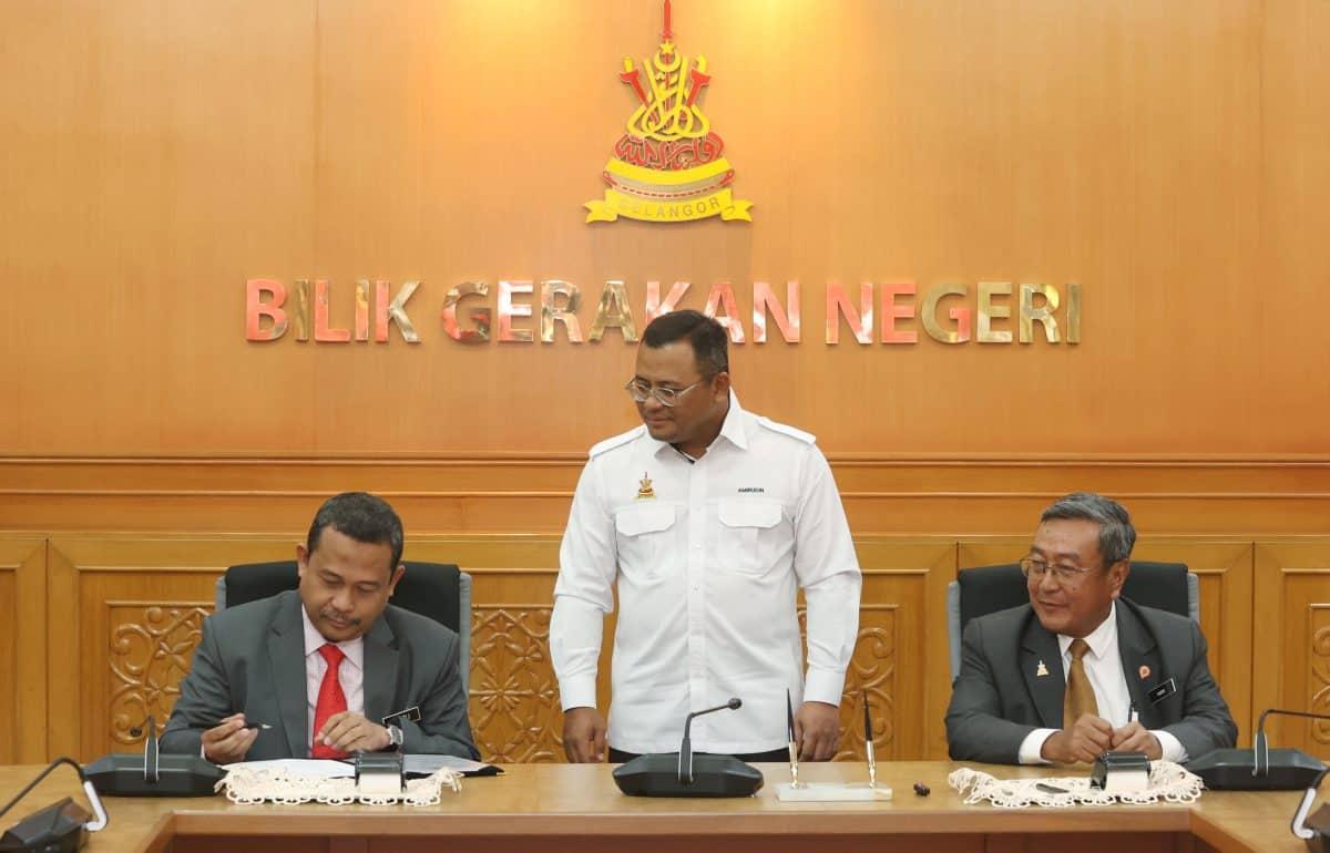 Ahmad Fadzli bekas pegawai kewangan negeri, pengalaman luas bidang pentadbiran
