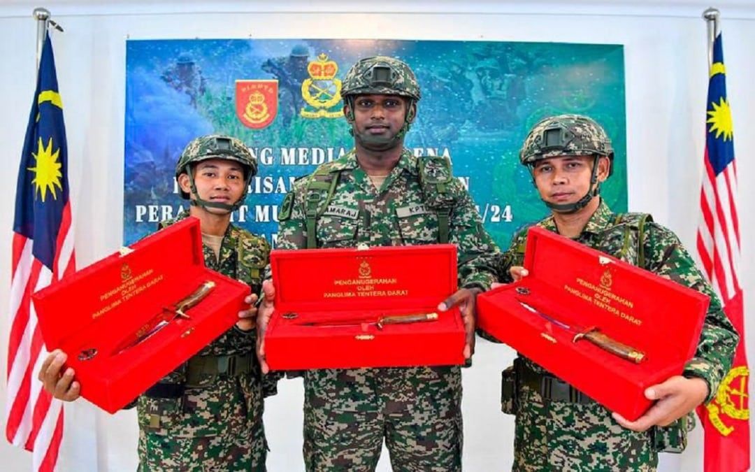 `PISAU TENTERA DARAT` விருது வழங்கி அங்கீகரிக்கப்பட்டார் தமராஜ்