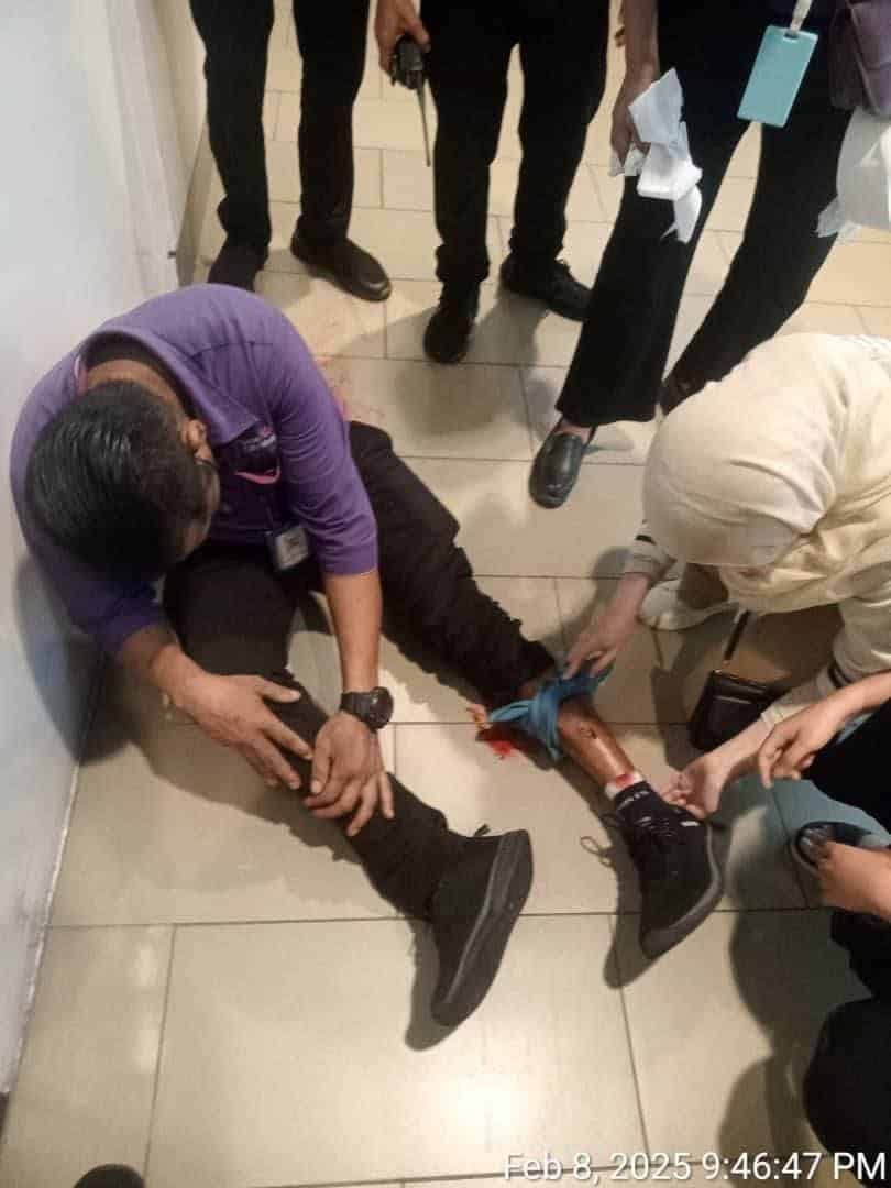 身份不明男子闯商场开13枪 伤人后挟持司机载离逃命