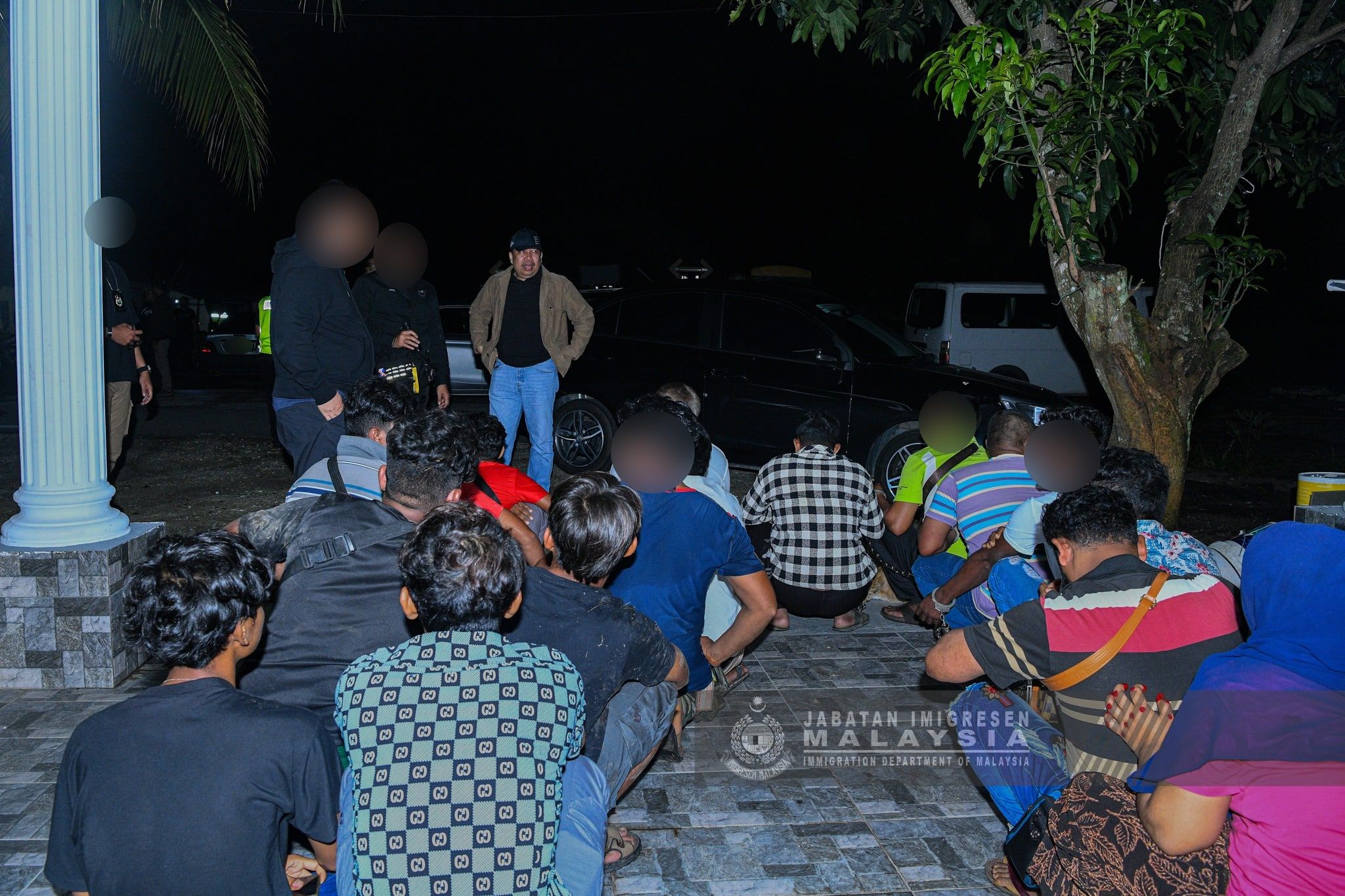 突击加影出租屋地区 移民局捕96外籍人士