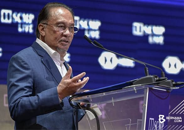 塑造昌明世代与大马未来  安华赞誉教师是真正英雄