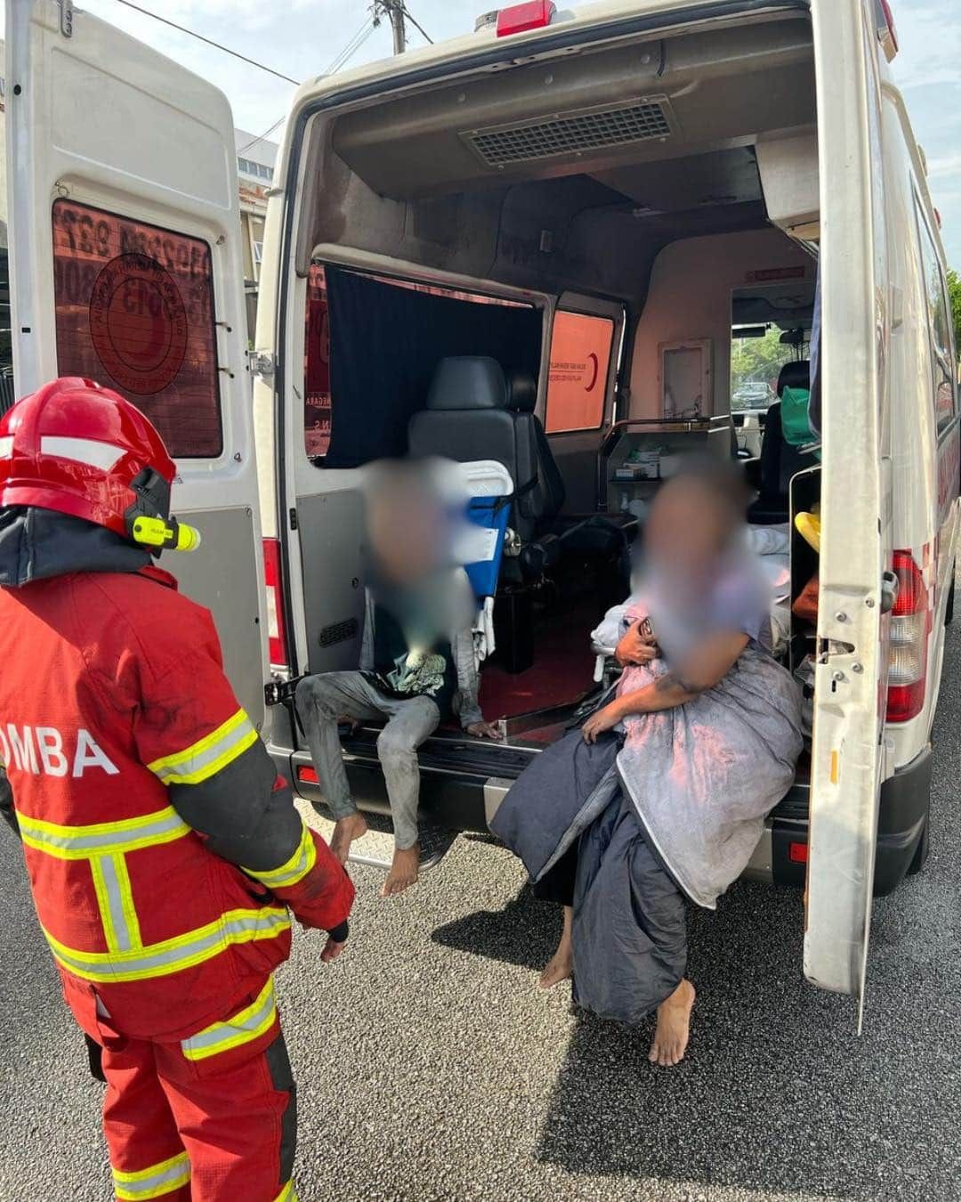 受困屋内险丧命！ 母子火灾惊魂逃生