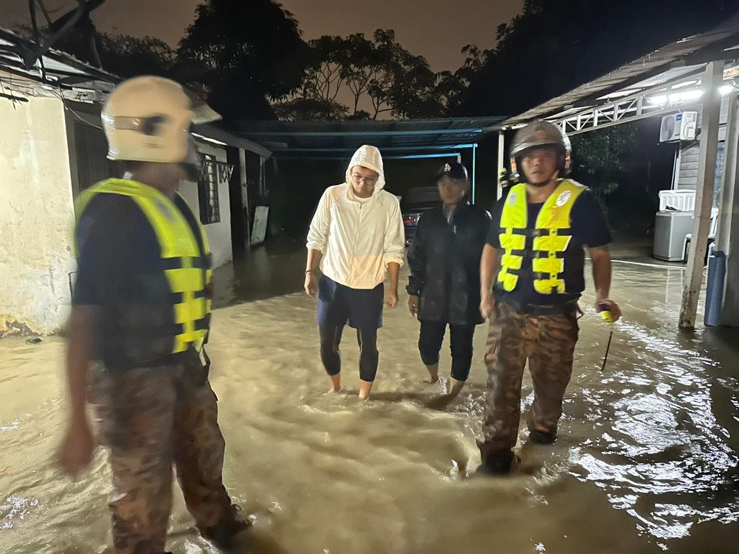 9小时长命雨酿水灾   无拉港3区约20户遭殃