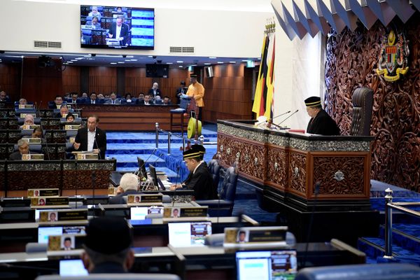 佐哈里:元首已御准7法案 冀议员展现成熟政治文化