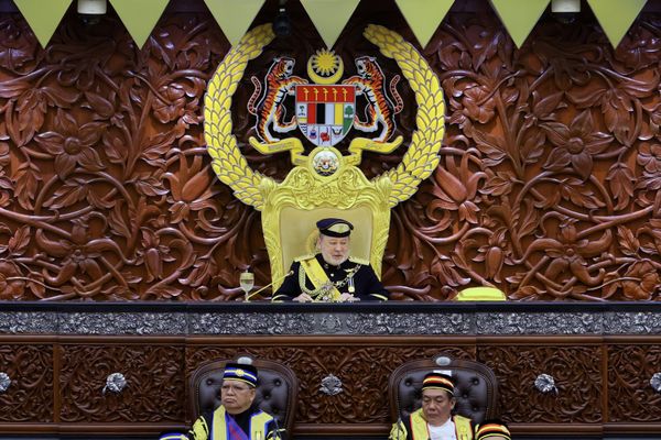 Sultan Ibrahim rasmi istiadat pembukaan Parlimen