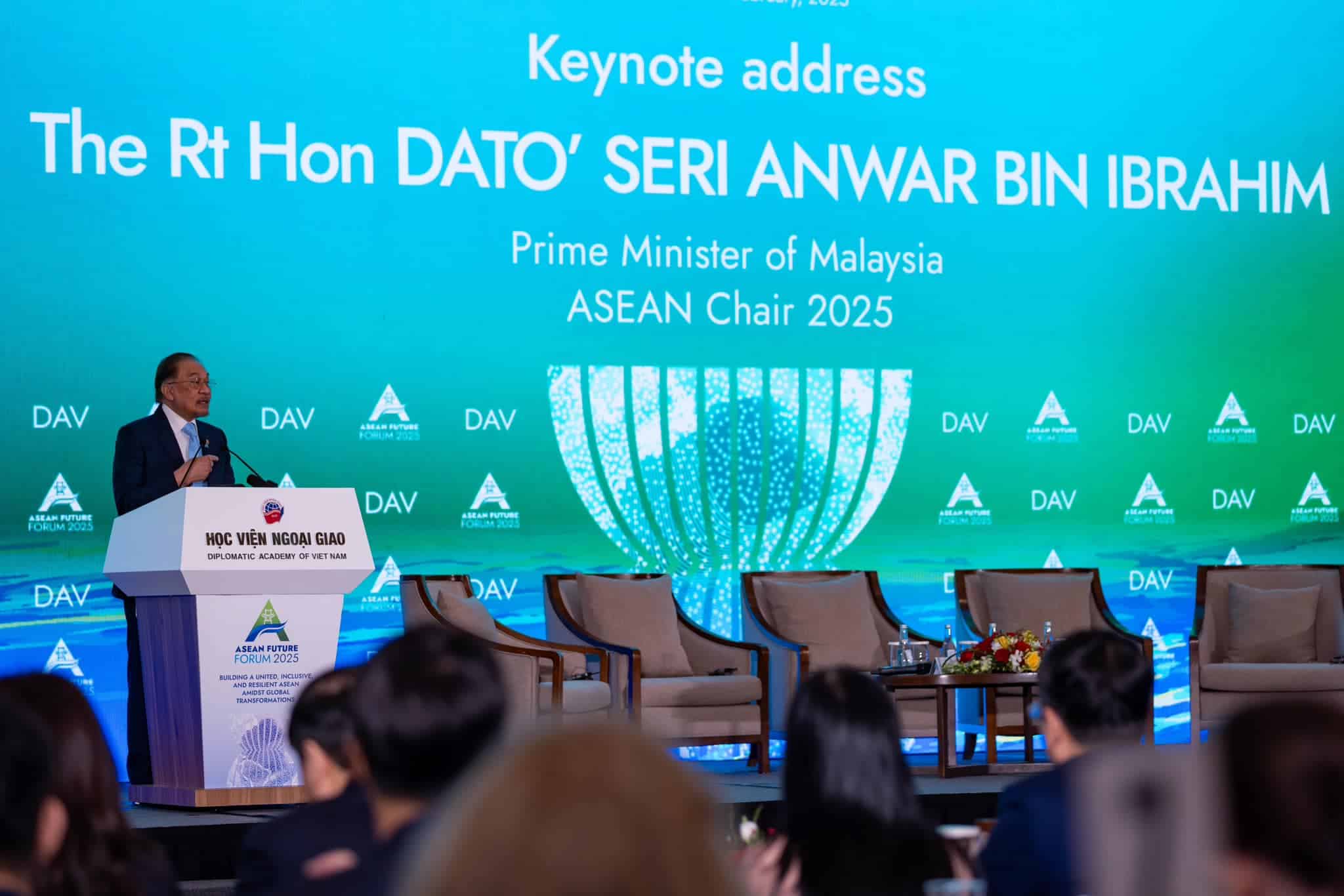 PM says Petronas, Petrovietnam to boost renewables cooperation in Vietnam
