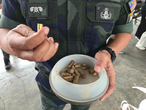 警方突击非法处理电子垃圾厂 发现50吨弹壳子弹供提取锡铜