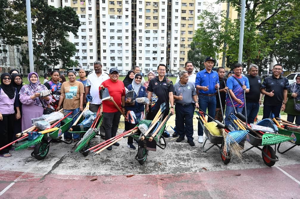MBPJ anjur gotong-royong di PPR Lembah Subang, wujud kediaman bersih, selesa