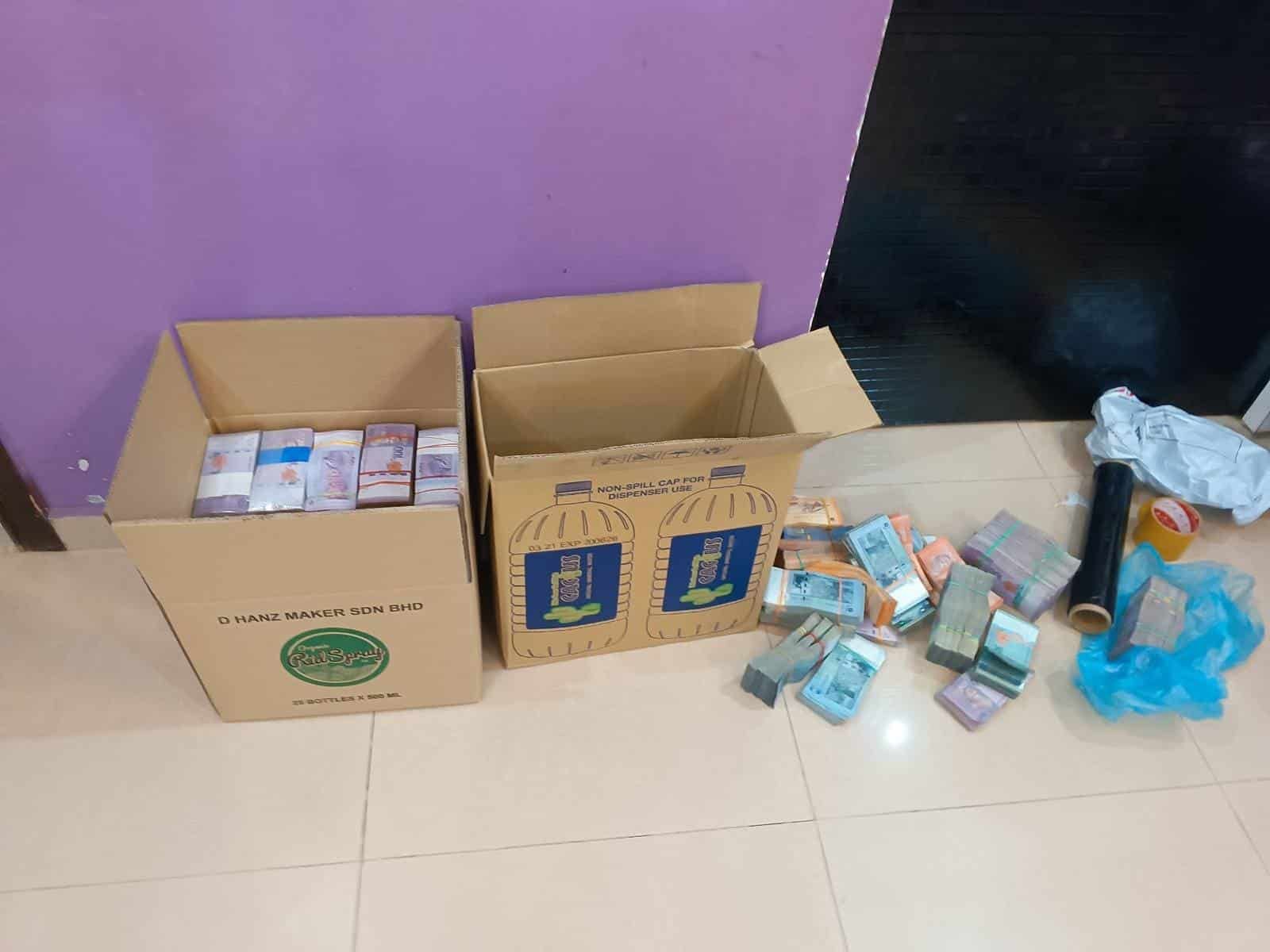 取缔巴生十五碑非法汇款场所 移民局查获360万现金扣留10人