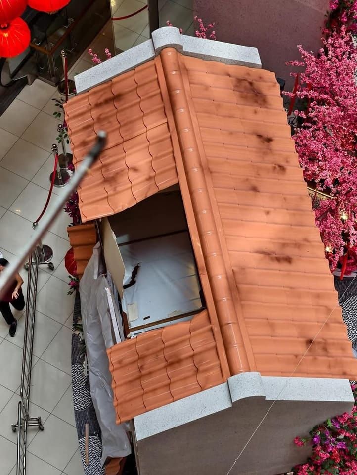 美籍男子商场7楼坠下 警方：疑受感情困扰