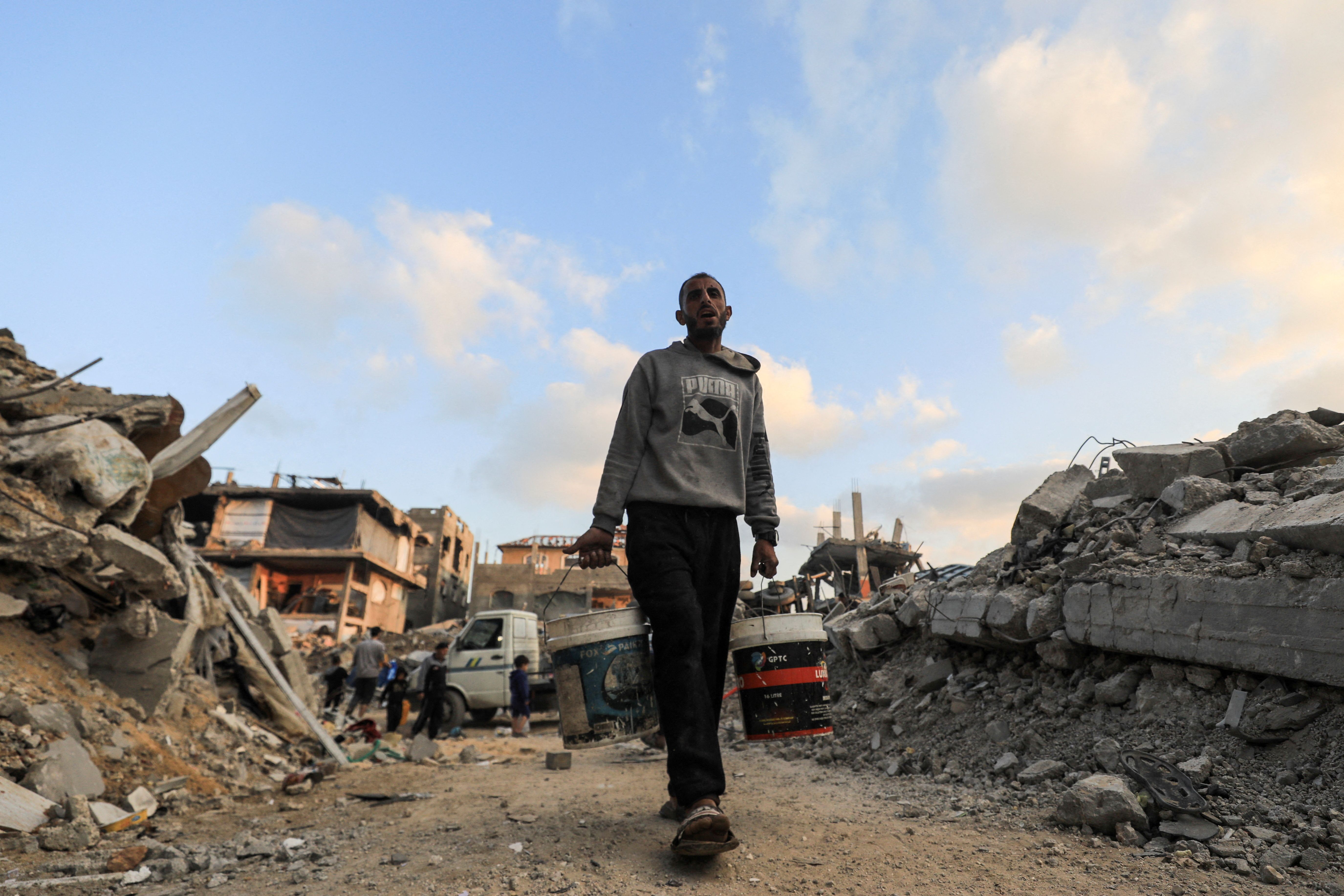 Palestinians return to ruined homes, severe water shortage in Gaza