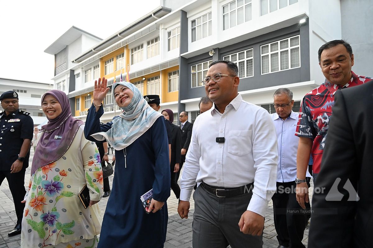 学校食堂斋戒月   教长：须如常营业