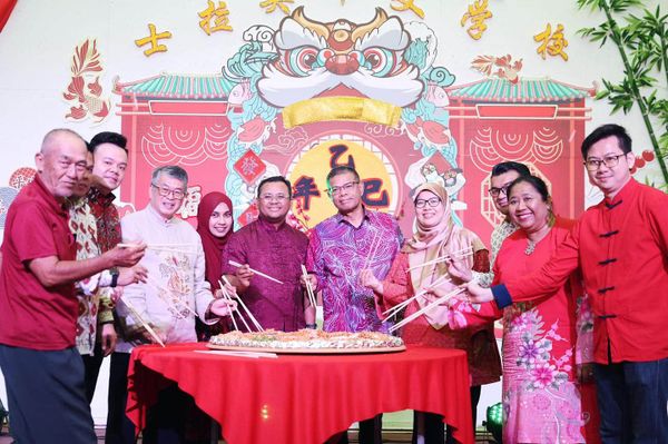 Pusat khidmat, MySel bantu sembilan individu terima sijil kewargenegaraan