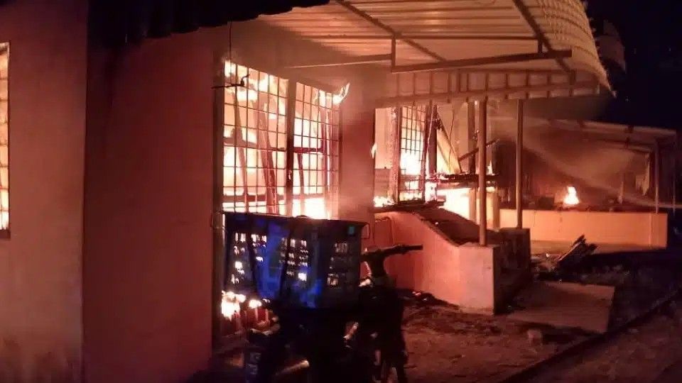 祝融光顾旺梨镇一住家 一家五人包括4孩童葬身火海